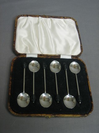 A set of 6 silver bean end coffee spoons Birmingham 1935 with Jubilee hallmark, cased