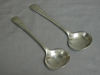 A pair of silver Old English pattern jam spoons, Sheffield 1922 2 ozs