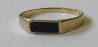 A lady's 9ct gold signet ring set a rectangular black hardstone