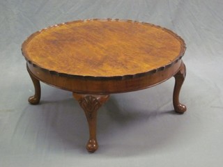 A circular Queen Anne style walnut coffee table with pie crust edge, raised on cabriole supports 30"