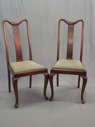 A set of 6 Queen Anne style slat back dining chairs with upholstered drop in seats
