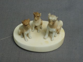 An ivory figure group of 3 seated dogs 1 1/2"