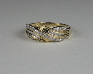 An 18ct yellow gold dress ring set 5 rows of diamonds