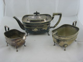 A Georgian style oval silver plated 3 piece tea service with teapot, twin handled sugar bowl and cream jug