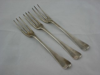 3 George I silver fiddle pattern, bottom marked, 3 pronged table forks London 1725, 6 ozs