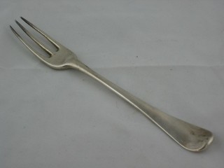A George I silver Old English pattern 3 pronged fork, the reverse engraved Royal Arms, London 1730 2 ozs