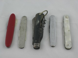 A multi-bladed jack knife, a folding knife with mother of pearl grips and other folding knives