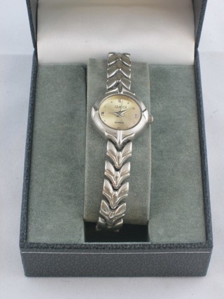 A lady's Gucci wristwatch contained in a chromium plated case