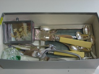 5 silver tea spoons, a silver plated easel photograph frame, a pair of silver plated fish servers etc