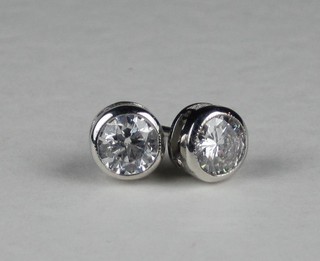 A pair of 18ct white gold ear studs set diamonds