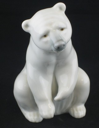 A Lladro figure of a Polar Bear, base incised P29J 5"