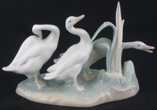 A Lladro figure group of 3 Geese, base impressed 4559 8"
