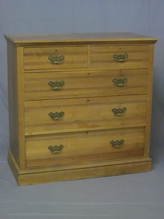 An Edwardian satinwood chest of 2 short and 3 long drawers  with brass swan neck drop handles, raised on a platform base 4"