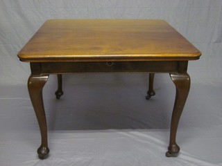 An Edwardian rectangular walnut extending dining table, raised  on cabriole supports 41"