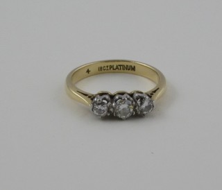 A lady's 18ct yellow gold dress ring set 3 diamonds