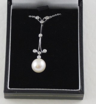 A lady's Victorian style pendant set diamonds and pearl