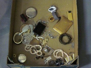 A small collection of costume jewellery