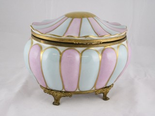 An oval Limoges porcelain trinket box with hinged lid and gilt metal mounts, the base marked Oioir Hain Poit Limoges 4"