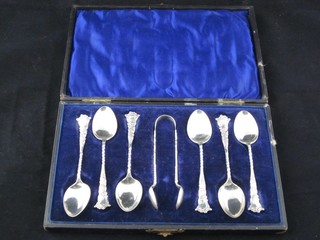 A set of 6 silver teaspoons and a pair of matching tongs, Birmingham 1901 cased, 3 ozs,