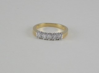 An 18ct yellow gold half eternity/dress ring set 5 diamonds, approx 0.50ct
