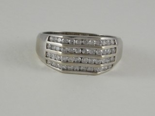 A gentleman's 18ct white gold ring set 4 rows of diamonds