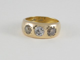An 18ct gold dress/engagement ring set 3 diamonds, approx 1.5ct