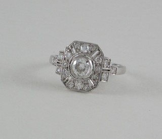 A lady's 18ct white gold Art Deco style dress ring set diamonds