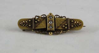 An Edwardian 15ct gold bar brooch set diamonds