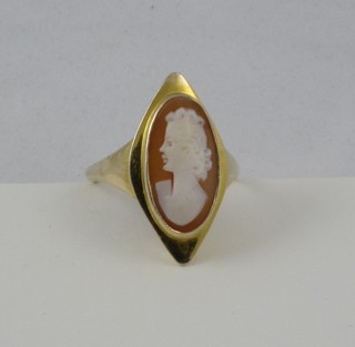 A 9ct gold dress ring set an oval shell carved cameo portrait of a lady