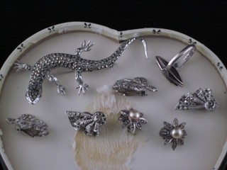A Lizard brooch, 3 pairs of earrings and a filigree ring