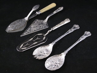 A pair of pierced silver plated sandwich servers, a pair of silver  plated salad servers and 2 silver plated cake slices