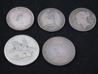A Victorian 1887 crown, 2 Victorian half crowns 1883 and 1887,  a George V half crown 1916 and a George V silver crown rubbed