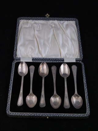 A set of 6 silver coffee spoons, Sheffield 1930, 2 ozs, cased
