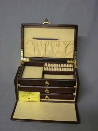 A leather jewellery case with hinged lid, the interior fitted 3 trays