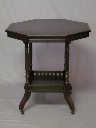 An Edwardian walnut occasional table, raised on turned supports  24"