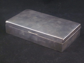A silver cigarette box with hinged lid, Birmingham 1935 6"
