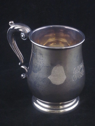 A silver tankard of baluster form, Birmingham 1937, 7 ozs  ILLUSTRATED
