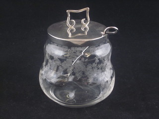 An etched glass preserve jar with silver lid, Birmingham 1913 together with a silver preserve spoon, Birmingham 1906