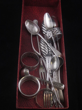 A George III silver fiddle pattern table fork, 3 Georgian silver teaspoons and a collection of other silver flatware, 6 ozs