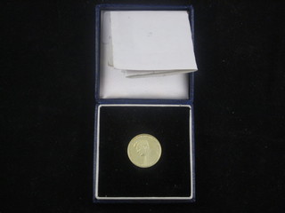 An 18ct gold 1965 Present Kennedy Memorial medal 0.21  ounces, boxed