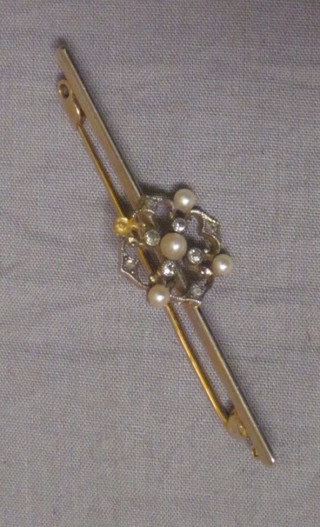 A gold bar brooch set pearls and diamonds