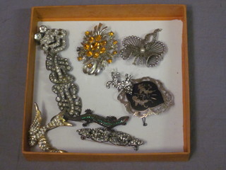 A niello brooch, a brooch in the form of a lizard, do. bird and various diamonte brooches