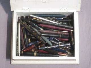 A large collection of various fountain pens