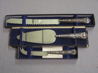 A Kings patterned silver handled cheese knife, a silver handled  cake slice and a silver handled bread knife