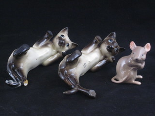 2 Beswick figures of Siamese cats 7", 1 f, and a ditto mouse 2"