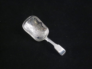 A Victorian fiddle patterned silver caddy spoon, London 1857
