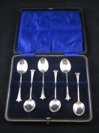 A set of 6 Edwardian silver coffee spoons, Birmingham 1911,  cased