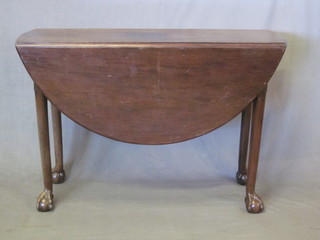 An oval mahogany drop flap gateleg dining table, raised on pad feet 39"