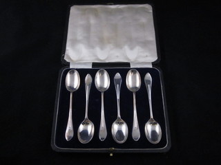 A set of 6 silver teaspoons, Sheffield 1923, by James Dixon 3 ozs, cased