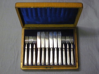 A set of 12 silver fish knives and forks, Sheffield 1910, contained in an oak canteen box